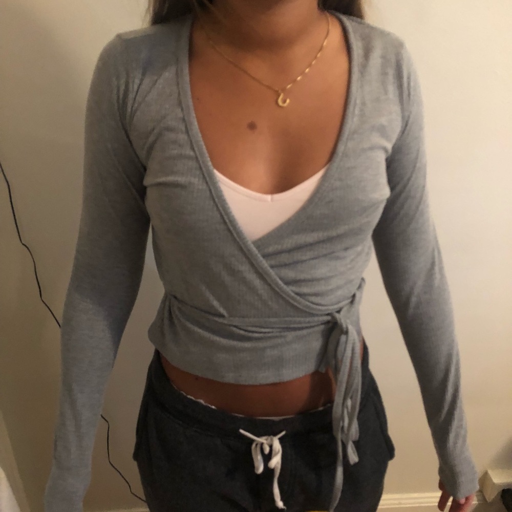 Grey cross tie long sleeve crop top